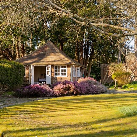 Old Mill Lodge By Huluki Sussex Stays Hurstpierpoint Buitenkant foto