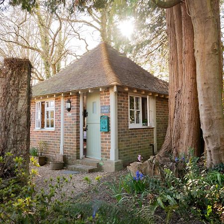 Old Mill Lodge By Huluki Sussex Stays Hurstpierpoint Buitenkant foto