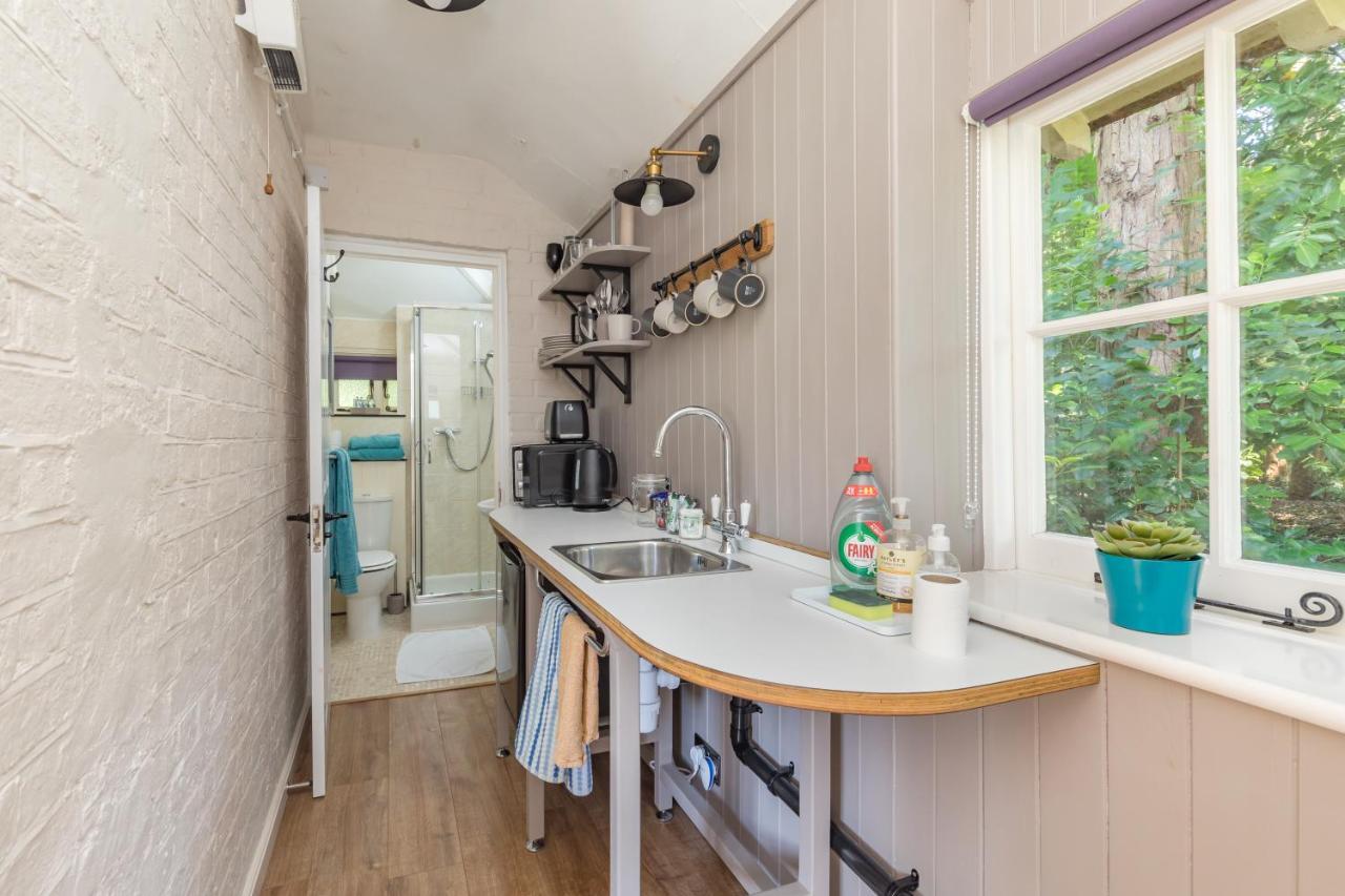 Old Mill Lodge By Huluki Sussex Stays Hurstpierpoint Buitenkant foto