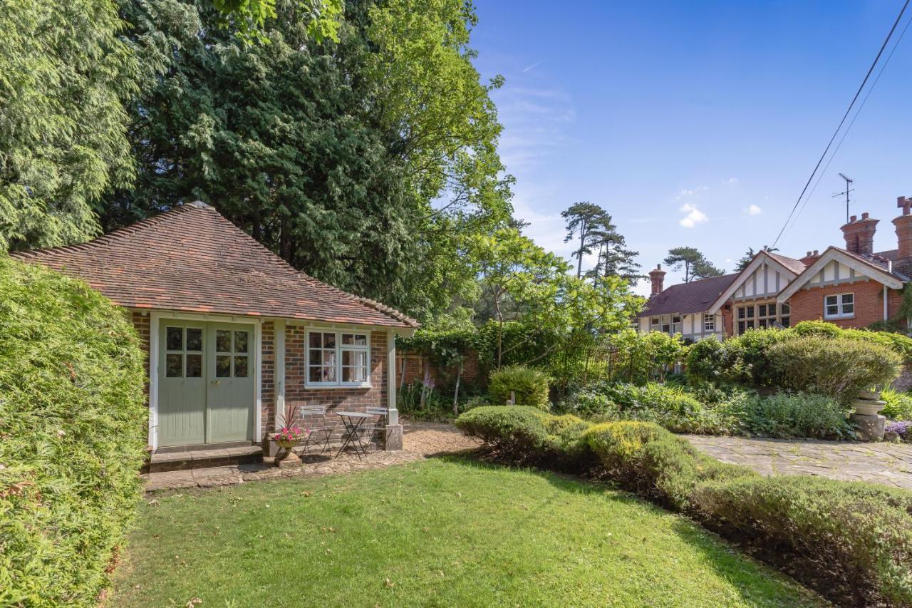 Old Mill Lodge By Huluki Sussex Stays Hurstpierpoint Buitenkant foto