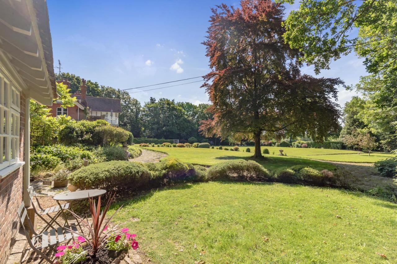 Old Mill Lodge By Huluki Sussex Stays Hurstpierpoint Buitenkant foto