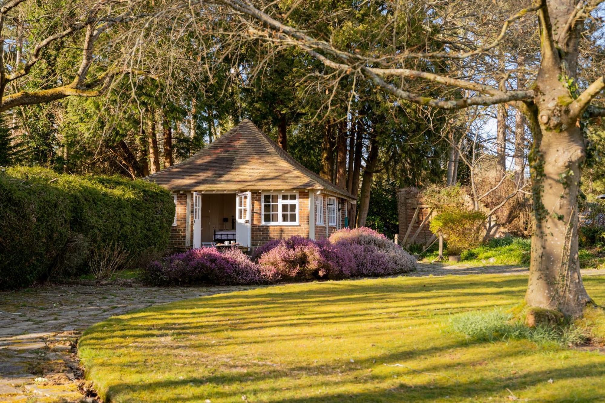 Old Mill Lodge By Huluki Sussex Stays Hurstpierpoint Buitenkant foto