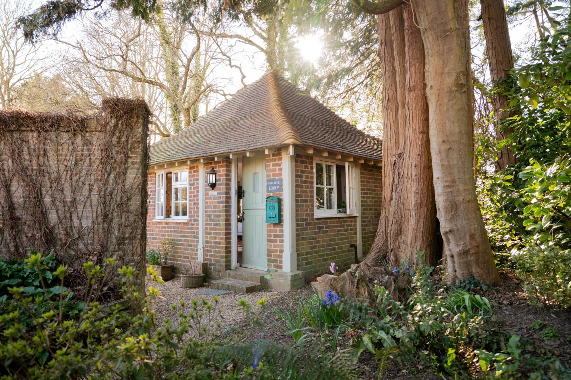Old Mill Lodge By Huluki Sussex Stays Hurstpierpoint Buitenkant foto
