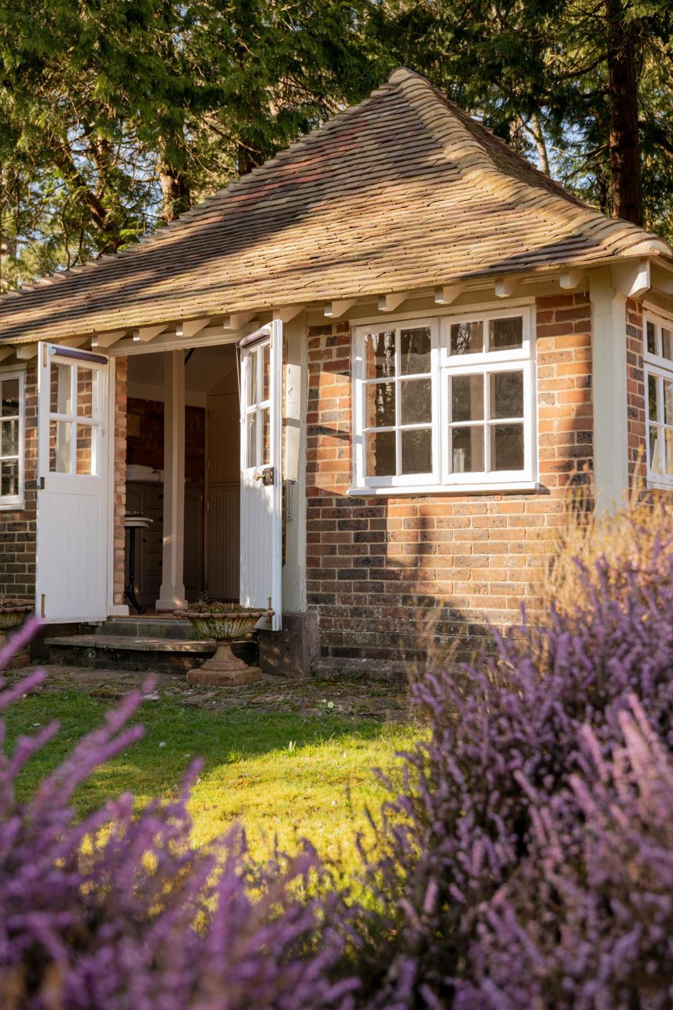 Old Mill Lodge By Huluki Sussex Stays Hurstpierpoint Buitenkant foto