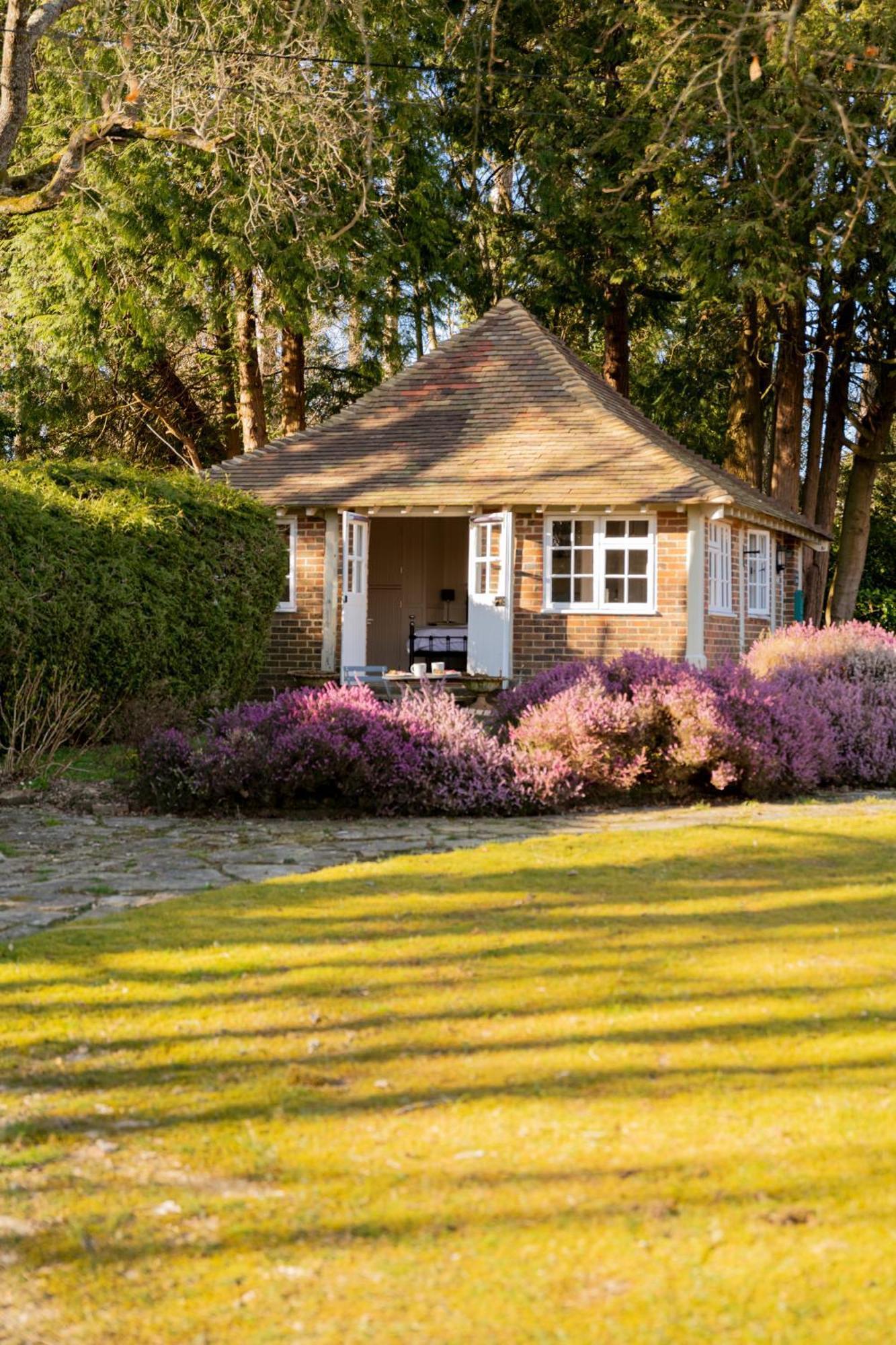 Old Mill Lodge By Huluki Sussex Stays Hurstpierpoint Buitenkant foto