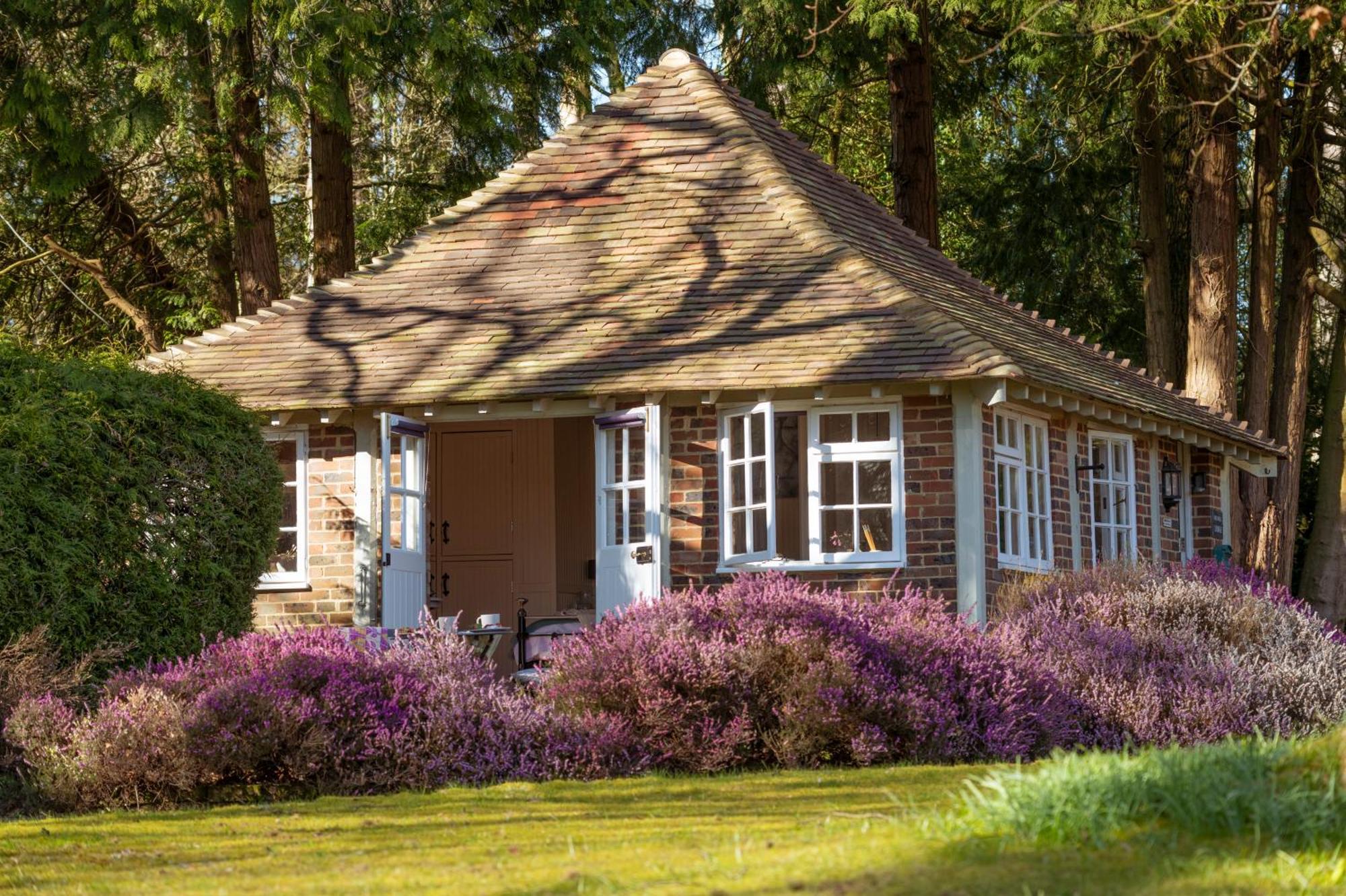 Old Mill Lodge By Huluki Sussex Stays Hurstpierpoint Buitenkant foto