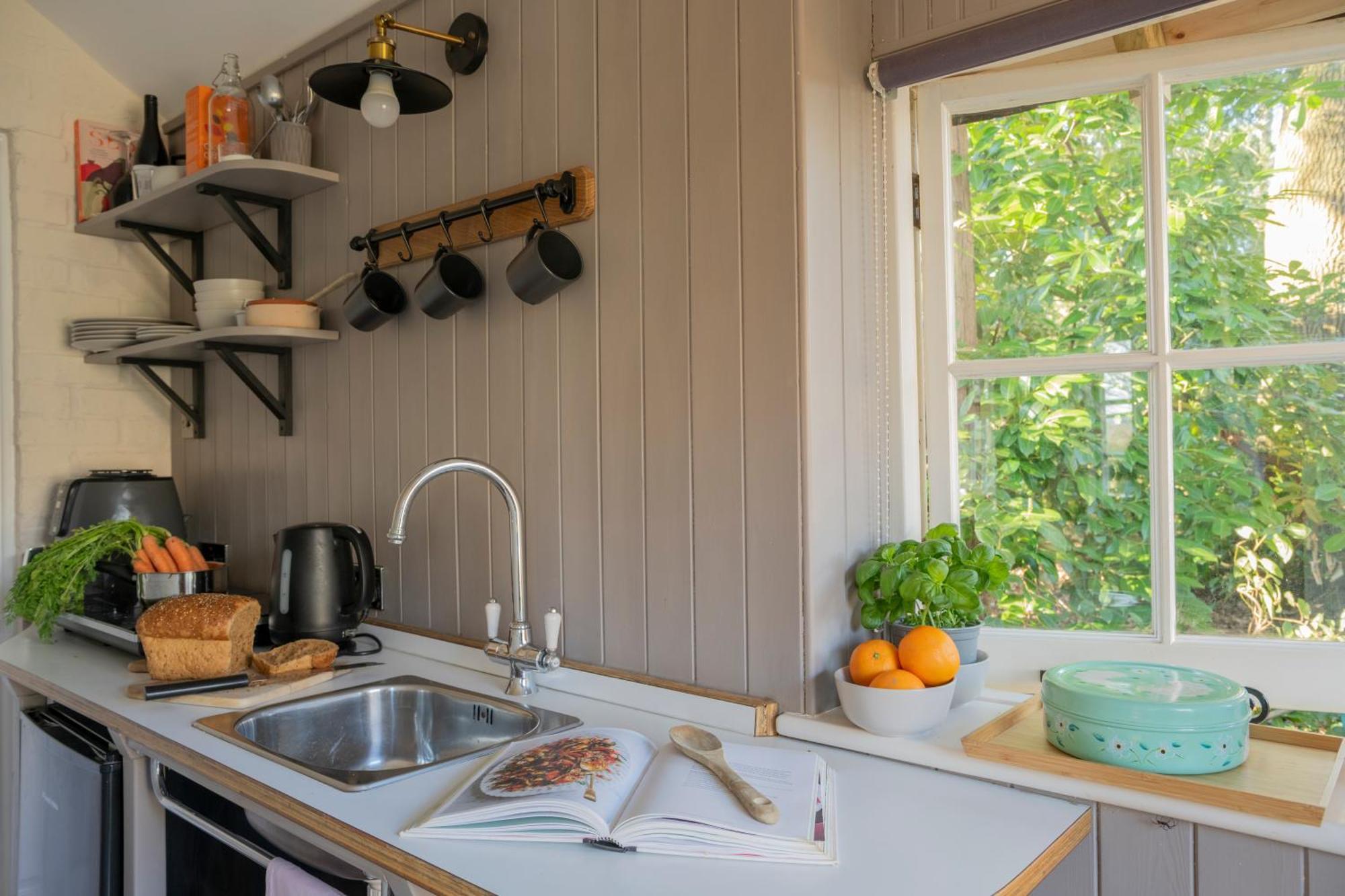 Old Mill Lodge By Huluki Sussex Stays Hurstpierpoint Buitenkant foto