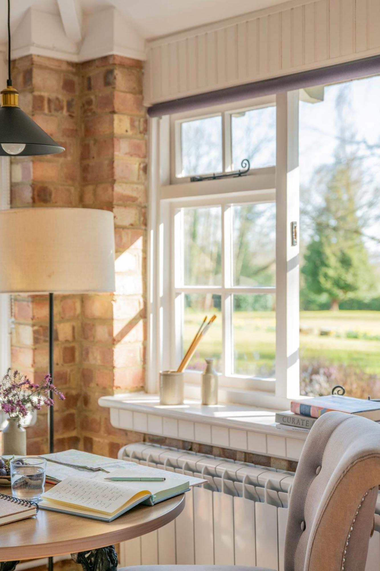 Old Mill Lodge By Huluki Sussex Stays Hurstpierpoint Buitenkant foto