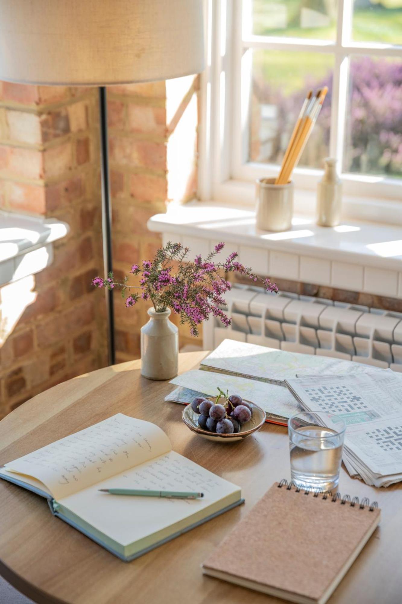 Old Mill Lodge By Huluki Sussex Stays Hurstpierpoint Buitenkant foto